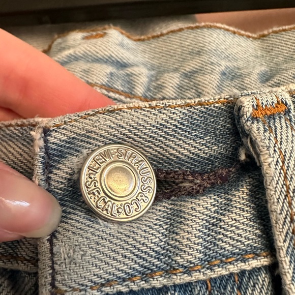 LEVIS CUTOUT SHORTS - Picture 6 of 7